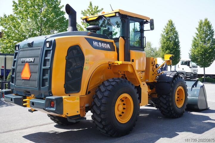 ładowarka kołowa Hyundai HL940A articulated loader / year 2021 /