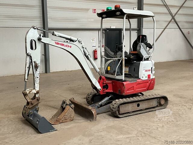Minikoparka Takeuchi TB 215 R