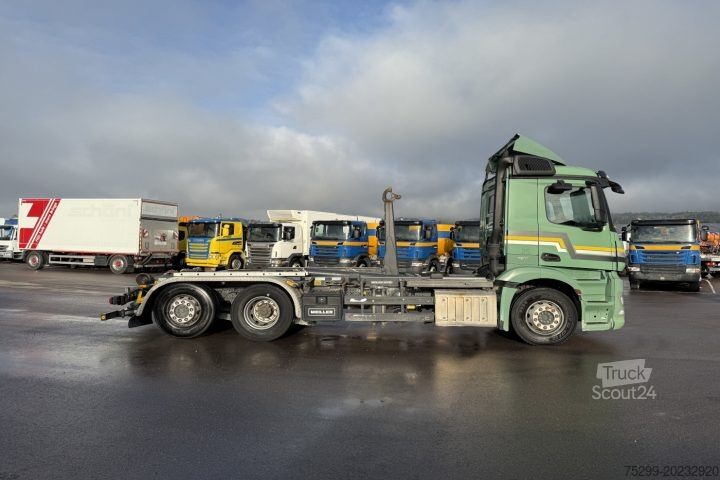 Camión portacontenedores de gancho Mercedes-Benz Antos 2648 Meiller