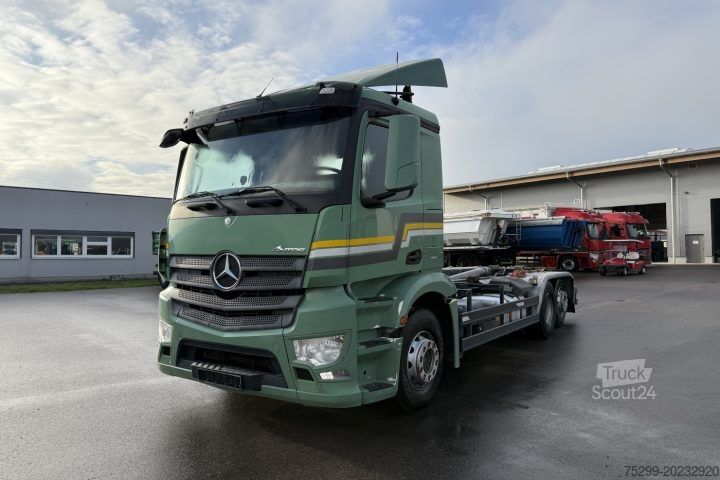Camión portacontenedores de gancho Mercedes-Benz Antos 2648 Meiller