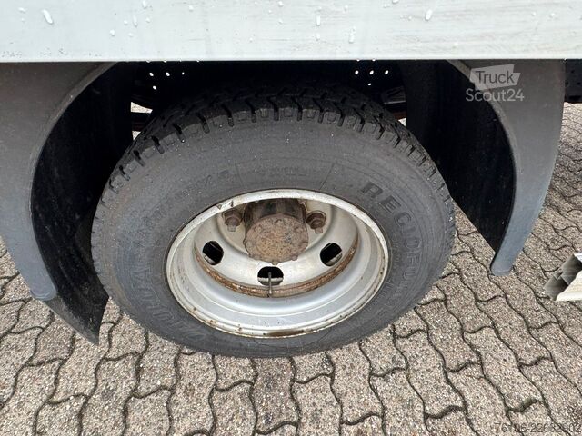 Camion caisson FUSO Canter 7C15 Koffer mit Ladebordwand
