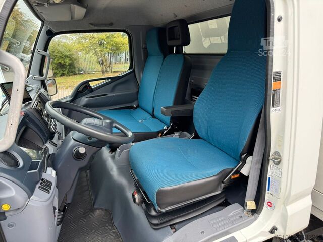 Camion caisson FUSO Canter 7C15 Koffer mit Ladebordwand