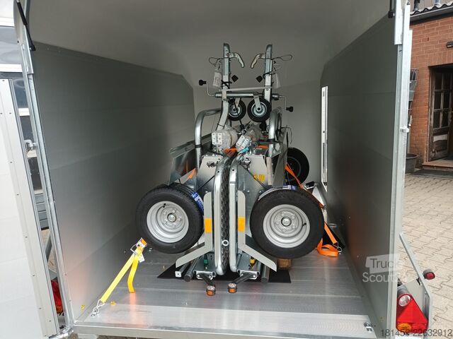 Boxtrailer Debon Trailer schön blau Roadster 700 Alufelge direkt