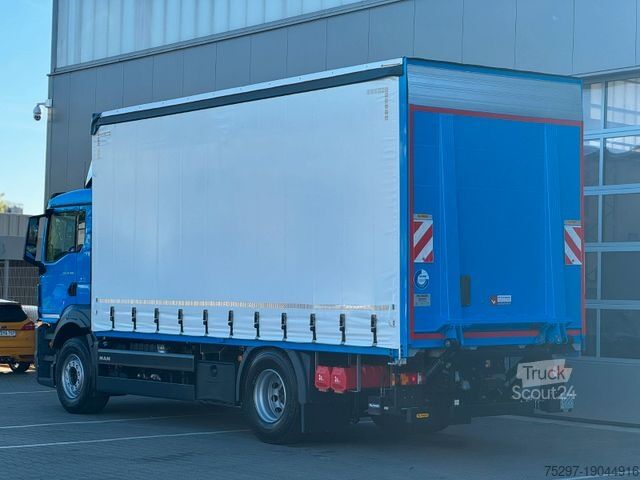 Camion cu platformă și prelată MAN TGS 18.360 BL  Pritsche/Plane mit Ladeebordwand