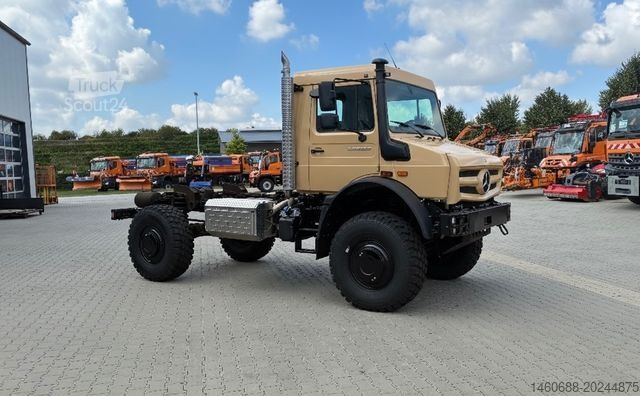 Camion à usage spécial MERCEDES-BENZ Unimog U4023 Wüstensand