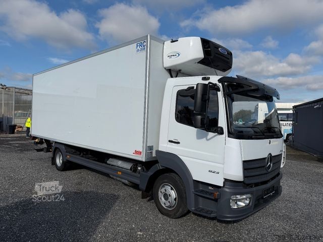 Furgoneta frigorífica MERCEDES-BENZ 823 Atego / Kühlkoffer / LBW / 6,70 m / Carrier
