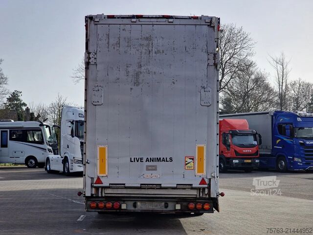 Veetransport Pezzaioli Livestock 5 deck - Water & Ventilation - Loafli...