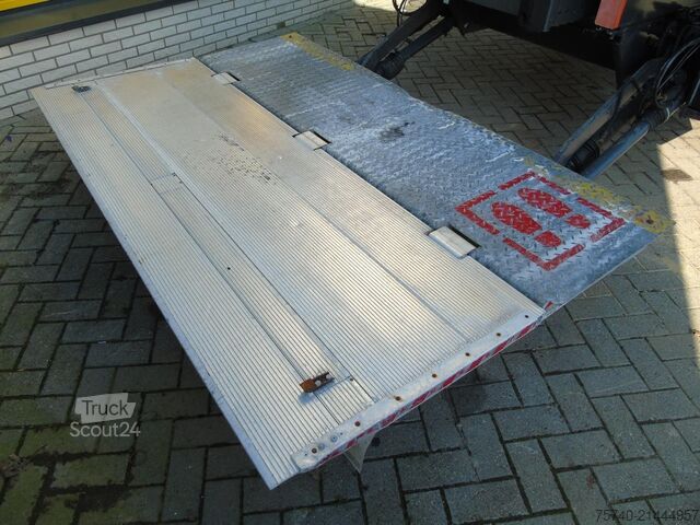 Benne fermée Mercedes-Benz AXOR 1829 + EURO 5 + LIFT + MANUAL