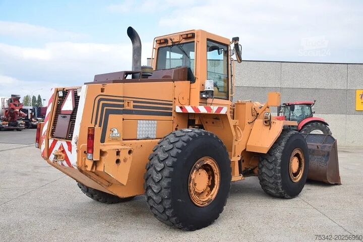 Radlader Case 821B