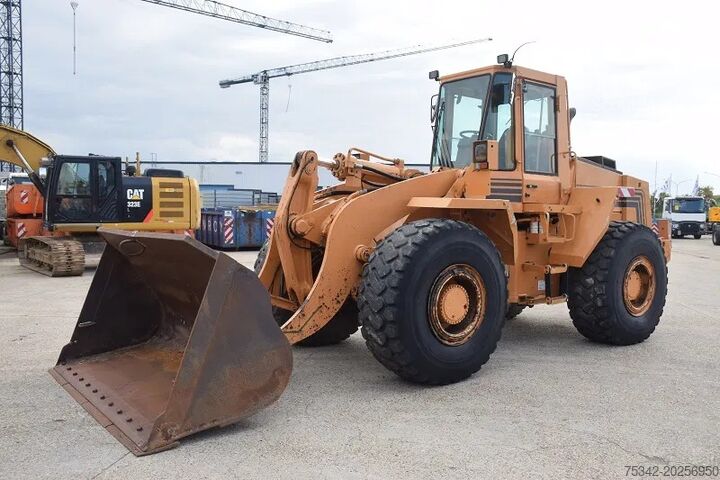 Radlader Case 821B