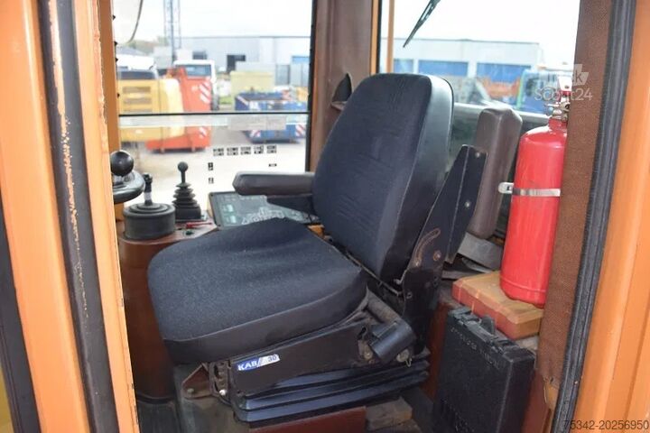 Radlader Case 821B