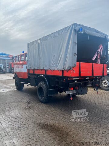 Vrachtwagen met dieplader & dekzeil IFA W50 LA Feuerwehr TLF