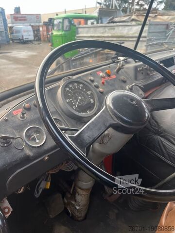 Vrachtwagen met dieplader & dekzeil IFA W50 LA Feuerwehr TLF