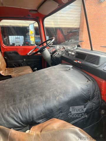 Vrachtwagen met dieplader & dekzeil IFA W50 LA Feuerwehr TLF