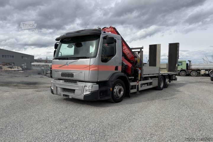 Żuraw samochodowy Volvo FE-320 6x2R Fassi 235 5-Fach