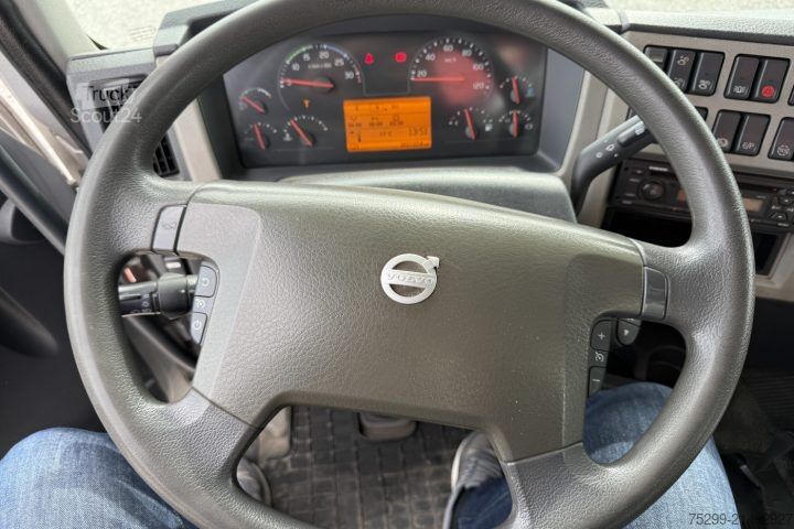 Żuraw samochodowy Volvo FE-320 6x2R Fassi 235 5-Fach