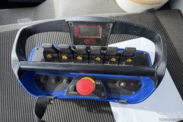 Żuraw samochodowy Volvo FE-320 6x2R Fassi 235 5-Fach