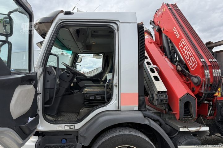 Żuraw samochodowy Volvo FE-320 6x2R Fassi 235 5-Fach