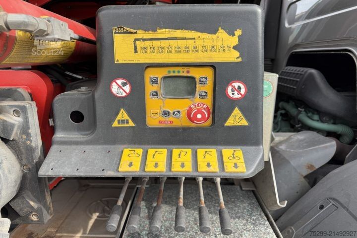 Żuraw samochodowy Volvo FE-320 6x2R Fassi 235 5-Fach