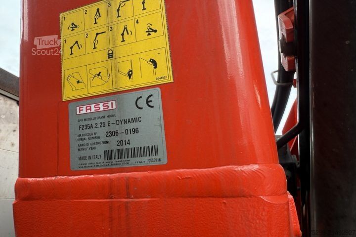 Żuraw samochodowy Volvo FE-320 6x2R Fassi 235 5-Fach