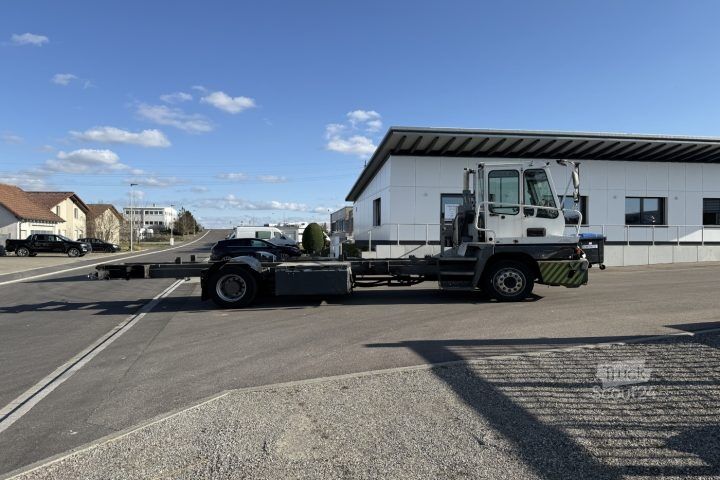 LKW-Fahrgestell YT222 4x2 Chassis-Kabine / Swiss-Vehicle