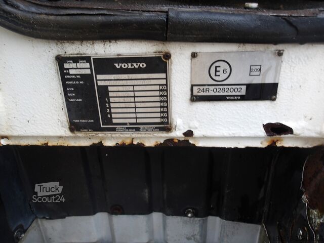 Tracteur standard Volvo F610