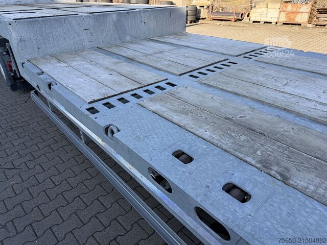 Polpriklopnik z nizko nakladalno ploščadjo Möslein STO 3 Schwebheim  3 Achs Satteltieflader Plato 45 t GGfür Fertigteile, Baumaschinen oder Container