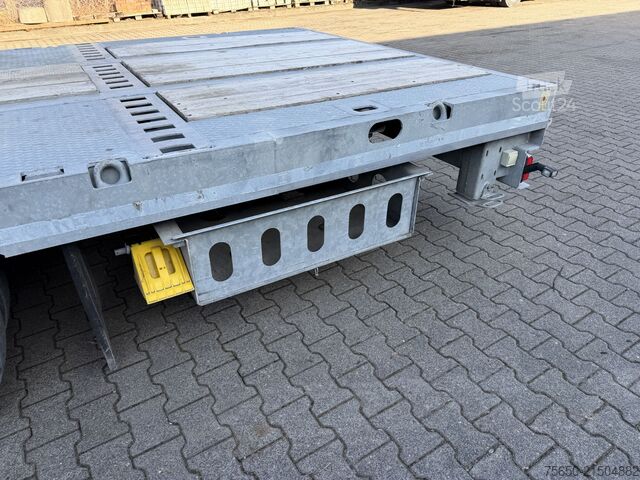 Polpriklopnik z nizko nakladalno ploščadjo Möslein STO 3 Schwebheim  3 Achs Satteltieflader Plato 45 t GGfür Fertigteile, Baumaschinen oder Container