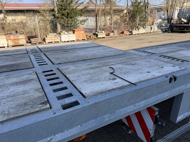 Polpriklopnik z nizko nakladalno ploščadjo Möslein STO 3 Schwebheim  3 Achs Satteltieflader Plato 45 t GGfür Fertigteile, Baumaschinen oder Container