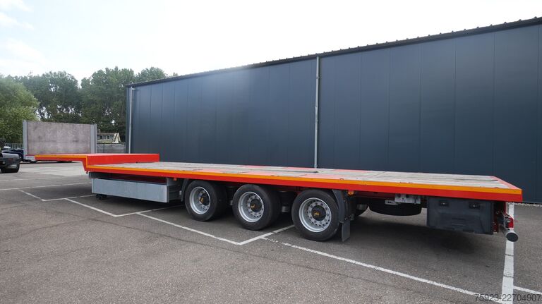 Polovični polnilnik z nizkim nakladanjem Reistreyler 3 axle semi low loader