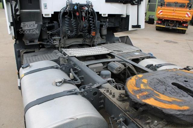 Véhicule tracteur volume RENAULT T 520 4x2 High Sleeper 2 x Tank RETARDER Nr: 711
