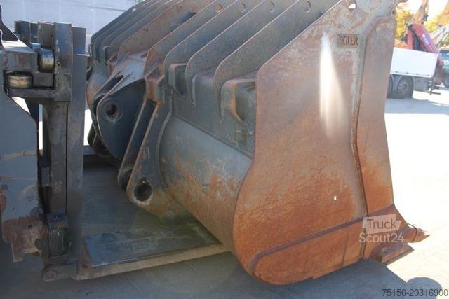 Outros LIEBHERR Schaufel 5,5 m³ für einen L586