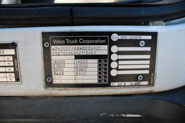 Camion cu platformă și prelată VOLVO FL 210 4x2 BL - Edscha fähig - Nr.: 463