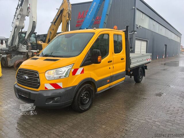 Valník s dvojitou kabinou Ford Transit
