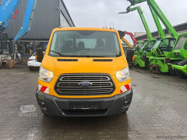 Valník s dvojitou kabinou Ford Transit