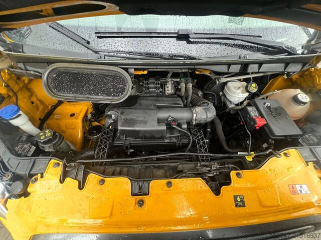 Valník s dvojitou kabinou Ford Transit