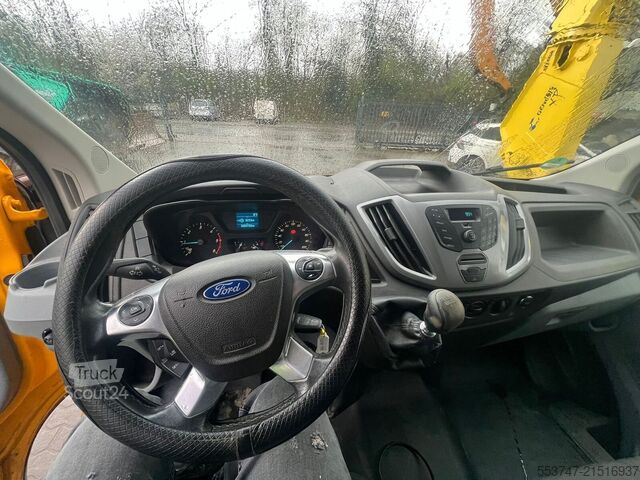 Valník s dvojitou kabinou Ford Transit