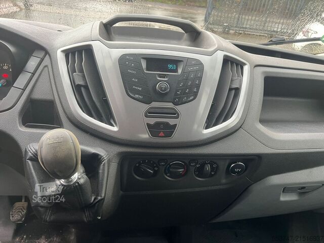 Valník s dvojitou kabinou Ford Transit