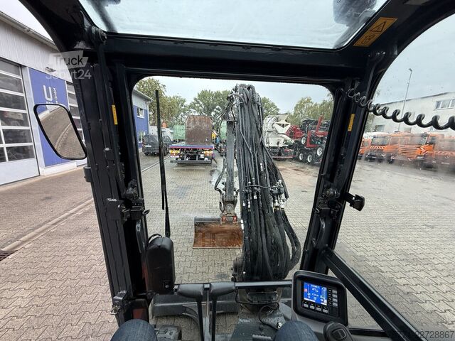 Minibagr Komatsu PC58MR-5E0 MINIKOPARKA GĄSIENNICOWA