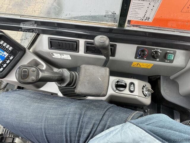 Minibagr Komatsu PC58MR-5E0 MINIKOPARKA GĄSIENNICOWA