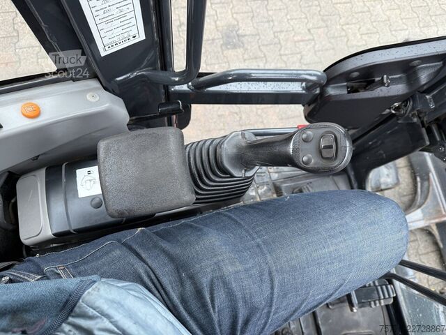 Minibagr Komatsu PC58MR-5E0 MINIKOPARKA GĄSIENNICOWA
