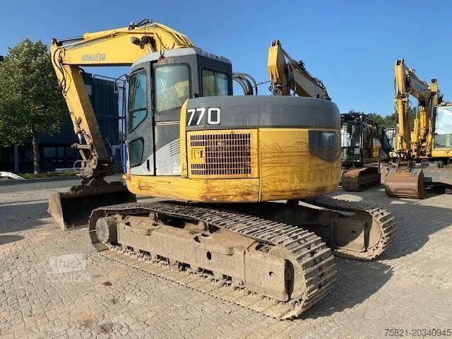 Pelle sur chenilles Komatsu PC 228 US-3 (binnendraaier / city krane)