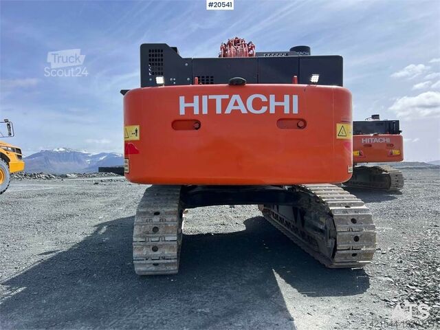 Пълзящ багер Hitachi zx530LCH-6 excavator w/ bucket. WATCH VIDEO
