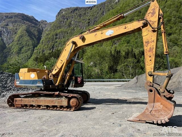Пълзящ багер Komatsu PC200-3 Excavator W/ Toothed Bucket. WATCH VIDEO