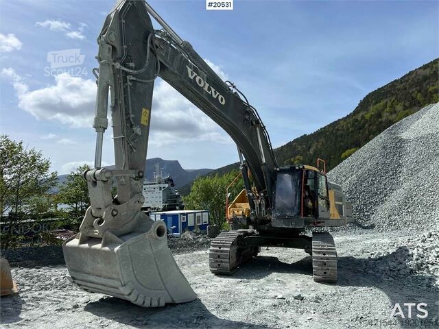 Crawler excavator Volvo EC480 E excavator w/ cleaning bucket. WATCH VIDEO