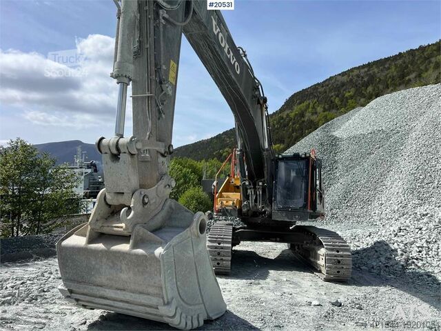 Crawler excavator Volvo EC480 E excavator w/ cleaning bucket. WATCH VIDEO