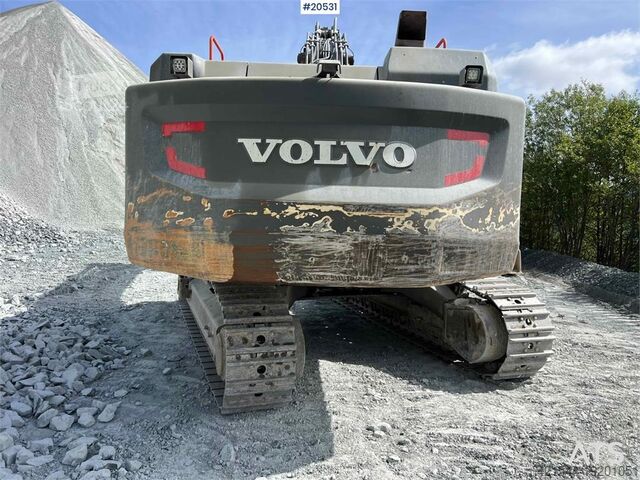 Crawler excavator Volvo EC480 E excavator w/ cleaning bucket. WATCH VIDEO