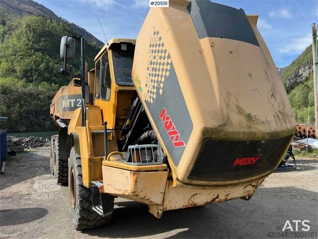 Dumper Moxy MT26 w/ white plates. WATCH VIDEO