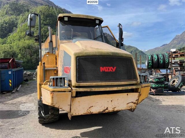 Dumper Moxy MT26 w/ white plates. WATCH VIDEO