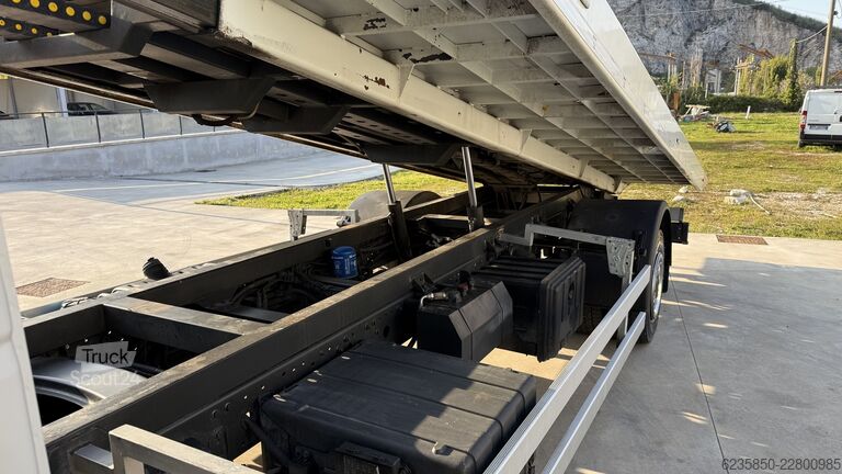камион с кука за контейнери Iveco eurocargo eurocargo 120 el 18 carroattrezzi